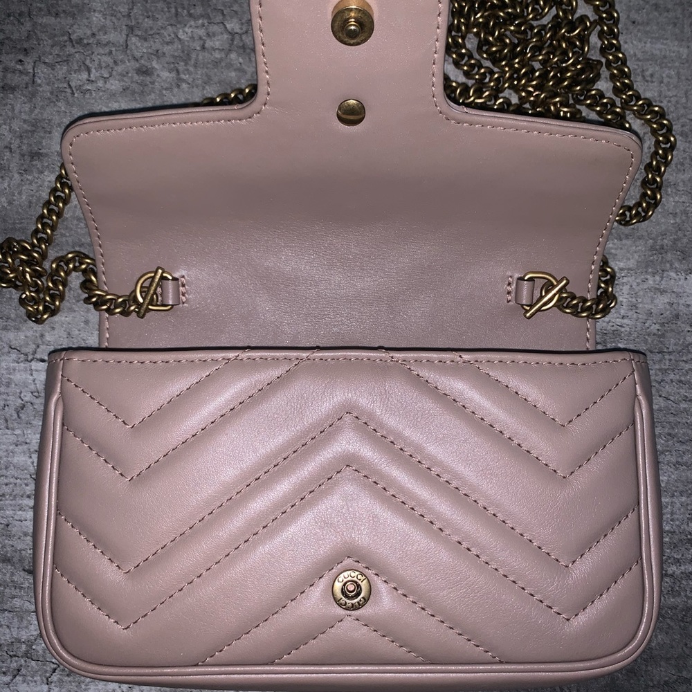 Gucci GG Marmont Matelassé Super Mini Bag - Picture 4 of 8